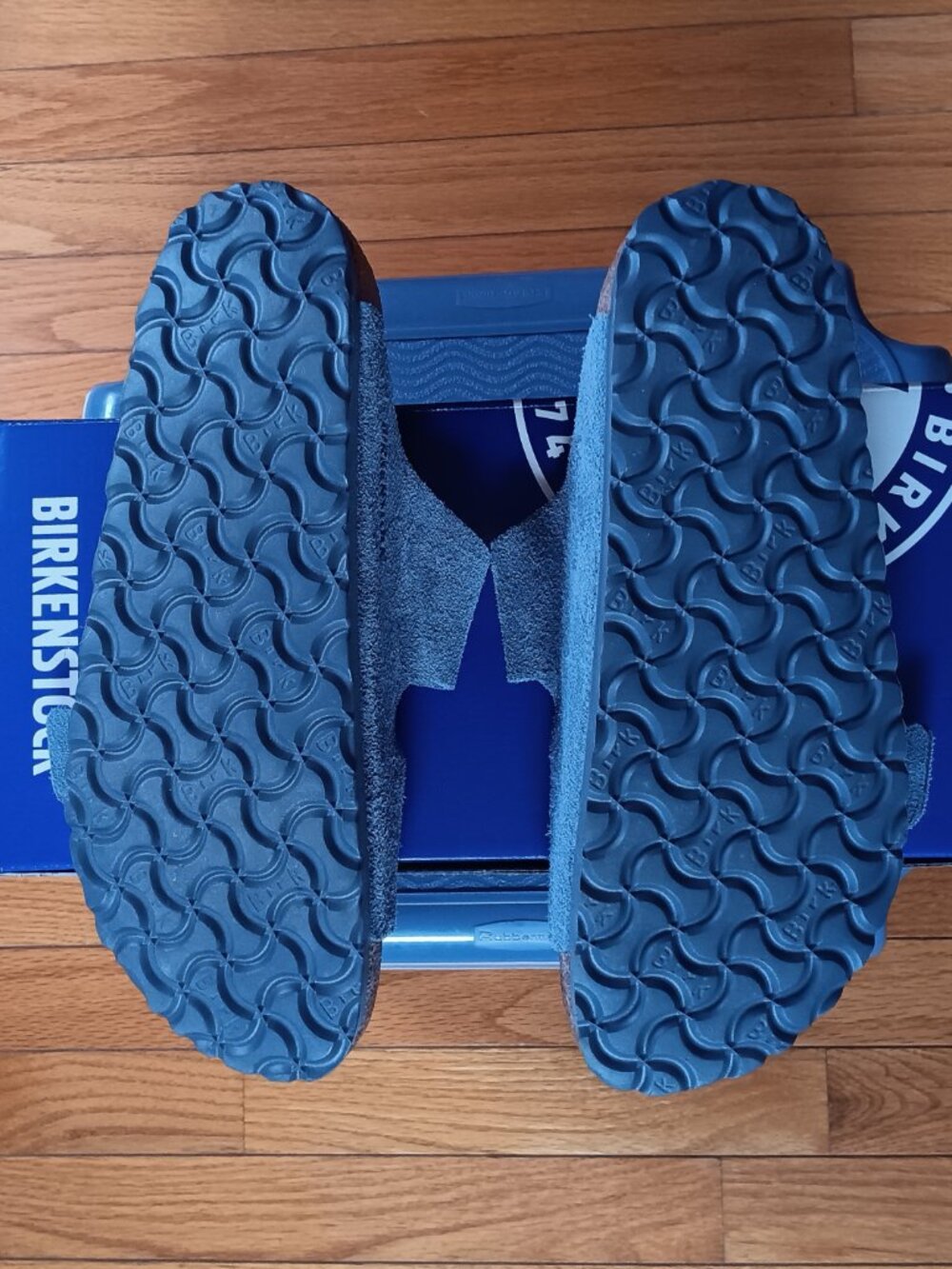 *HOST PICK!!!/LAST CHANCE* New Arizona Suede Sandals, size 7-7 1/2 - Picture 6 of 7